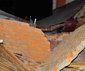 Hàng trăm cán bộ, chiến sĩ phong tỏa ngôi nhà sập ở Đồng Nai