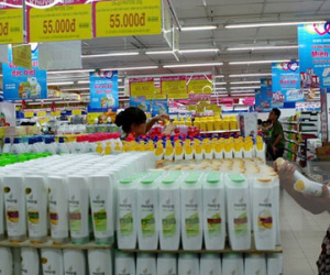Nhiều loại dầu gội chứa chất cấm vẫn được bày bán công khai
