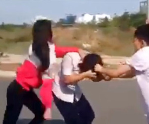Nữ sinh bị bạn nắm tóc, đấm đá vào mặt: Do chế ảnh thần tượng