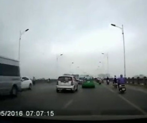 Taxi đánh võng trên cầu Vĩnh Tuy: Vì… sợ mất khách