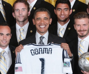 Tổng thống Obama khéo léo dùng bóng đá làm chiến lược ngoại giao