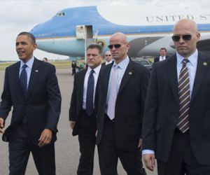 Trên 1.000 người tháp tùng ông Obama