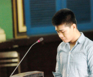Tử hình nghịch tử dùng kéo đâm chết cha