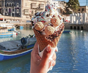Cô gái "ăn cả thế giới" nổi tiếng khắp mạng Instagram