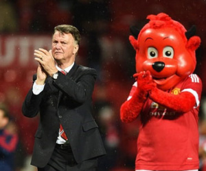 Fan MU la ó đòi HLV Van Gaal phải ra đi