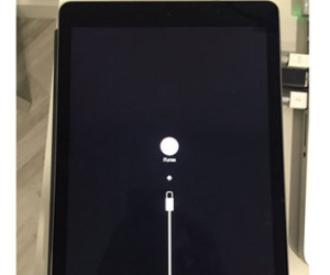 iOS 9.3.2 khiến iPad Pro thành "cục gạch"