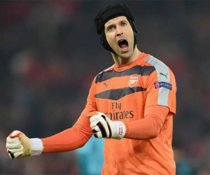 Petr Cech giành Găng vàng Ngoại hạng Anh 2015-2016