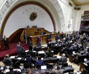 Tổng thống Venezuela đối đầu với quốc hội