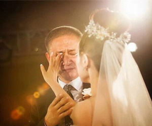Vì con gái, cha có thể hy sinh cả những năm tháng bình yên còn lại của cuộc đời mình...