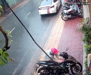 Video: Thanh niên bẻ khóa khóa trộm xe Exciter chỉ trong vòng 3 giây