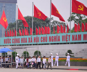 Ảnh: Dòng người đông đảo thành kính xếp hàng vào lăng viếng Bác