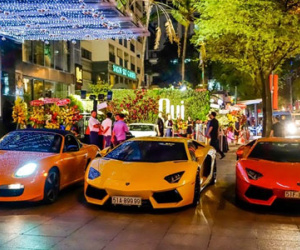 Dàn siêu xe và xe sang xuất hiện ở trung tâm Sài Gòn