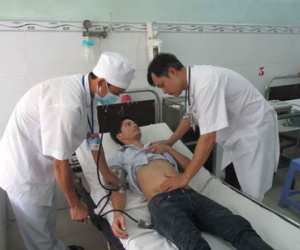 Hơn 50 công nhân nhập viện vì ngộ độc thực phẩm