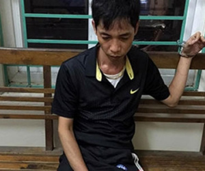 Mang theo súng lên xe khách với 42 gói ma túy quấn quanh đùi