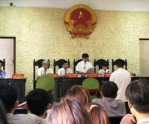 Nghịch tử giết mẹ ruột vì không được hút thuốc lá