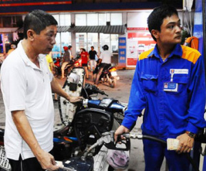 Xăng nhiều khả năng không tăng giá ngày mai