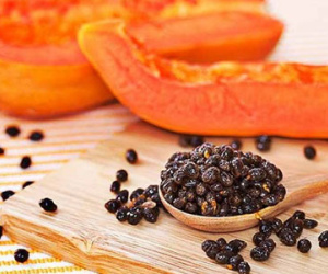 Dù khó nuốt, bạn hãy cố ăn hạt đu đủ vì những lợi ích này
