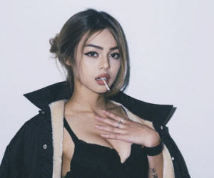 Lily Maymac bị "tấn công" trên mạng vì lộ thân hình bé nhỏ