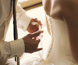 Vết máu "bất đắc dĩ" đêm tân hôn trở thành bùa hộ mệnh của tôi