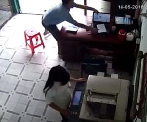 Vờ phô tô giấy tờ, thanh niên cướp máy tính ngay giữa ban ngày