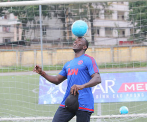 Cựu danh thủ M.U Dwight Yorke sẽ trở lại Việt Nam vào tháng 6