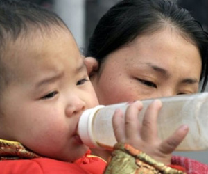 Chấn động: Trường mầm non dùng sữa giả khiến trẻ em sưng mắt, chảy máu mũi
