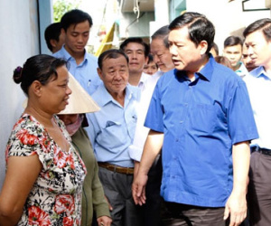Bí thư Thăng thị sát "khu ổ chuột" ven kênh