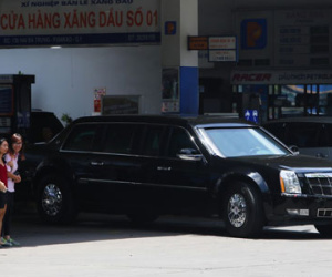 Cadillac One của Tổng thống Mỹ đi nạp nhiên liệu ở Sài Gòn