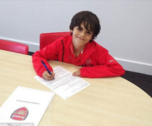 Con trai Robert Pires gia nhập Arsenal