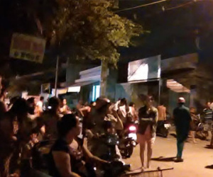 Hãi hùng phát hiện chị gái chết trong nhà vệ sinh
