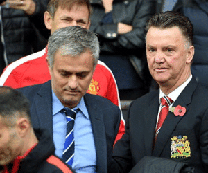 Mourinho chính thức tới Old Trafford ngày mai. Van Gaal nổi cáu với Man United