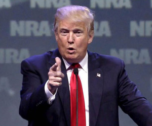 Tỷ phú Trump lại gây sốc với đề xuất giáo viên nên mang súng vào lớp