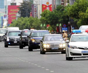 40 xe ra sân bay Tân Sơn Nhất đón Tổng thống Obama