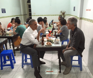 Báo chí quốc tế xôn xao về bữa tối 6 USD của ông Obama ở Hà Nội