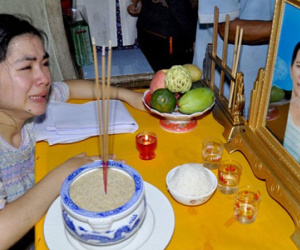 Con khóc khản giọng đón thi thể mẹ từ Bình Thuận