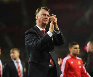 Fan M.U vui đến phát khóc khi Van Gaal bị sa thải