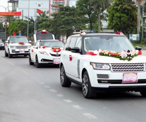 Hơn 60 xe sang tiền tỷ “rầm rộ” rước dâu tại Quảng Ninh