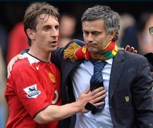 Jose Mourinho mời Gary Neville làm trợ lý