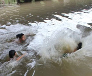 Xuống hồ thủy lợi tắm, 3 học sinh tử vong
