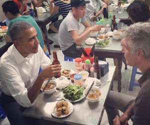 Chùm ảnh hài hước về thói quen ăn uống bình dân của Tổng thống Obama ở nước ngoài