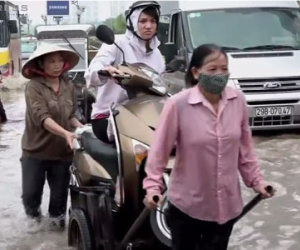 Clip: Nghề kéo xe, lau bugi hốt bạc