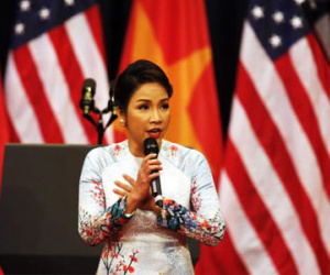 Mỹ Linh lên tiếng khi bị chê hát Quốc ca trước Tổng thống Obama