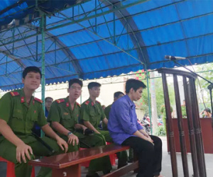 Vợ bị hành hung, chồng đâm chết khách mua dâm