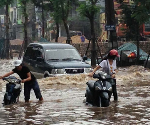 Câu chuyện giao thông: “Kính gửi các bác lái ôtô mùa mưa”