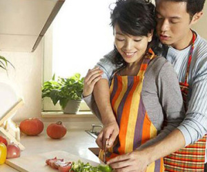 Đàn bà đảm việc nhà chiến đấu với kẻ thứ ba