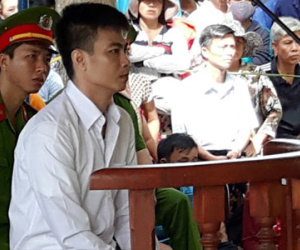 Đánh bạc hết tiền, giết bạn gái cũ cướp tài sản