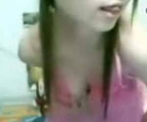 Giả hotgirl khoe thân qua mạng, lừa tiền người háo sắc