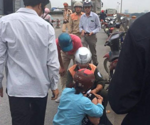 Vụ nhảy sông trước mặt vợ: Người chồng vẫn biệt tăm
