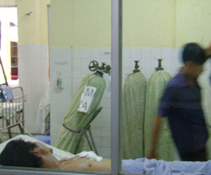 Bị từ chối tình cảm, nam thanh niên tự đâm dao vào ngực