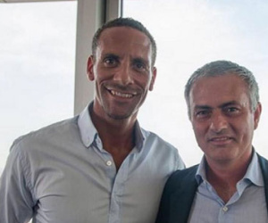 Rio Ferdinand mừng Mourinho đến Man Utd